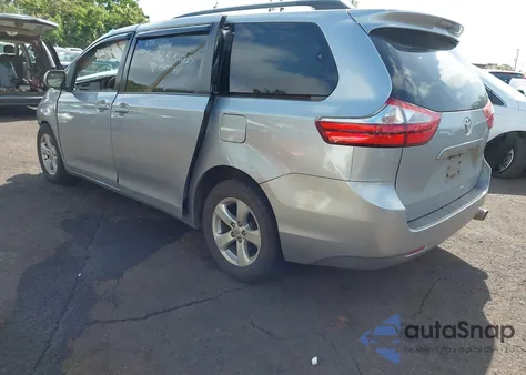 2016 Toyota Sienna Le z USA, uszkodzony, nr VIN 5TDKK3DCXGS691540